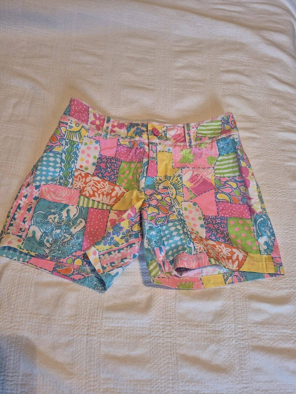 Lilly Pulitzer women's size 0 shorts pineapple patchwork print with a sun icon